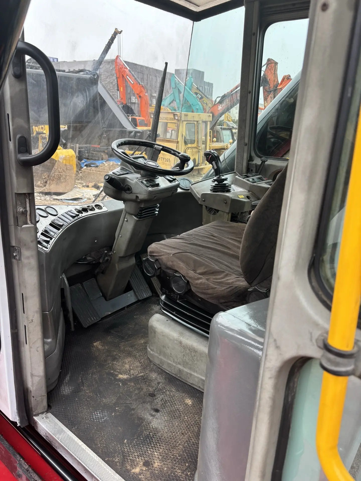 KALMAR DRS4527-S5 - Reach stacker: picture 5 KALMAR DRS4527-S5 - Reach stacker: picture 5