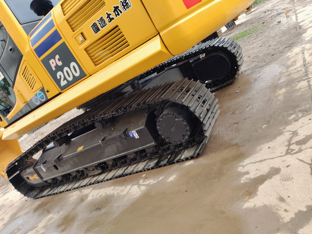 KOMATSU PC200-8 - Crawler excavator: picture 3 KOMATSU PC200-8 - Crawler excavator: picture 3