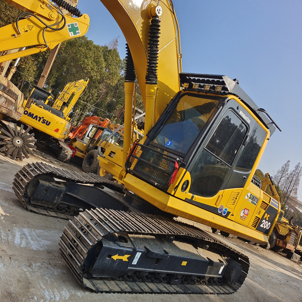 KOMATSU PC200-8 - Crawler excavator: picture 1 KOMATSU PC200-8 - Crawler excavator: picture 1