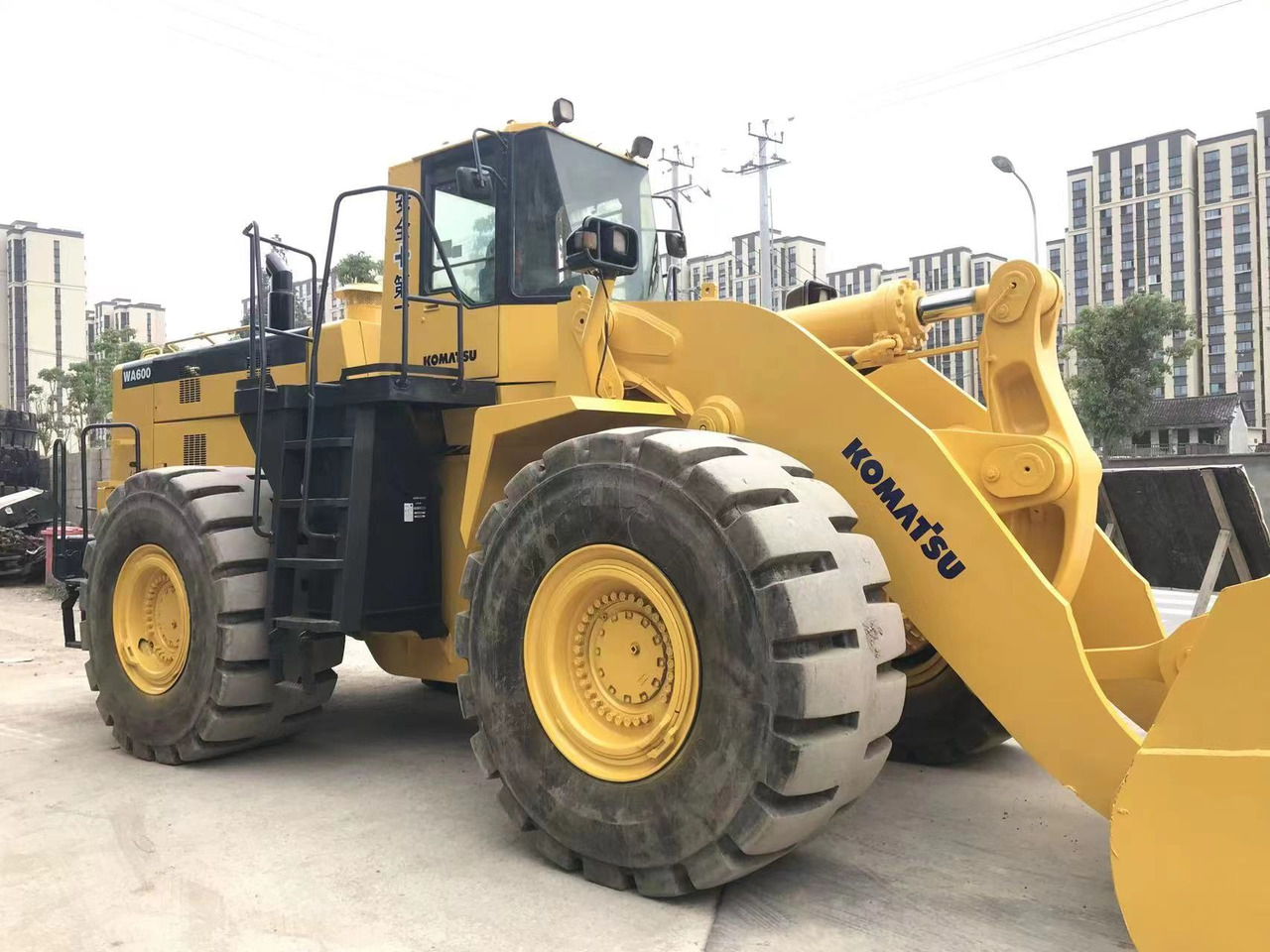 KOMATSU WA600-6 - Wheel loader: picture 1 KOMATSU WA600-6 - Wheel loader: picture 1