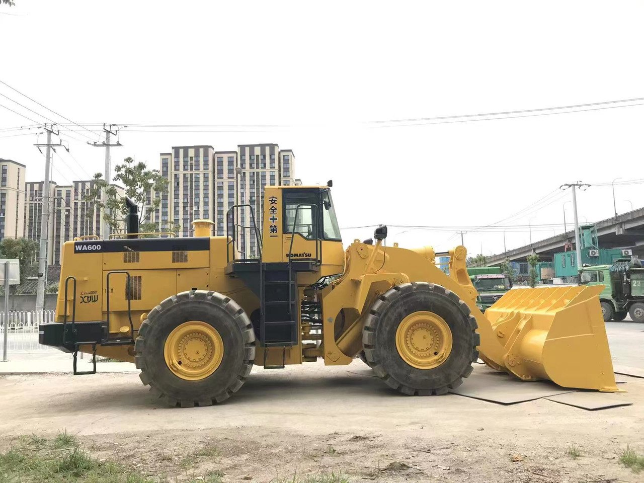 KOMATSU WA600 - Wheel loader: picture 4 KOMATSU WA600 - Wheel loader: picture 4