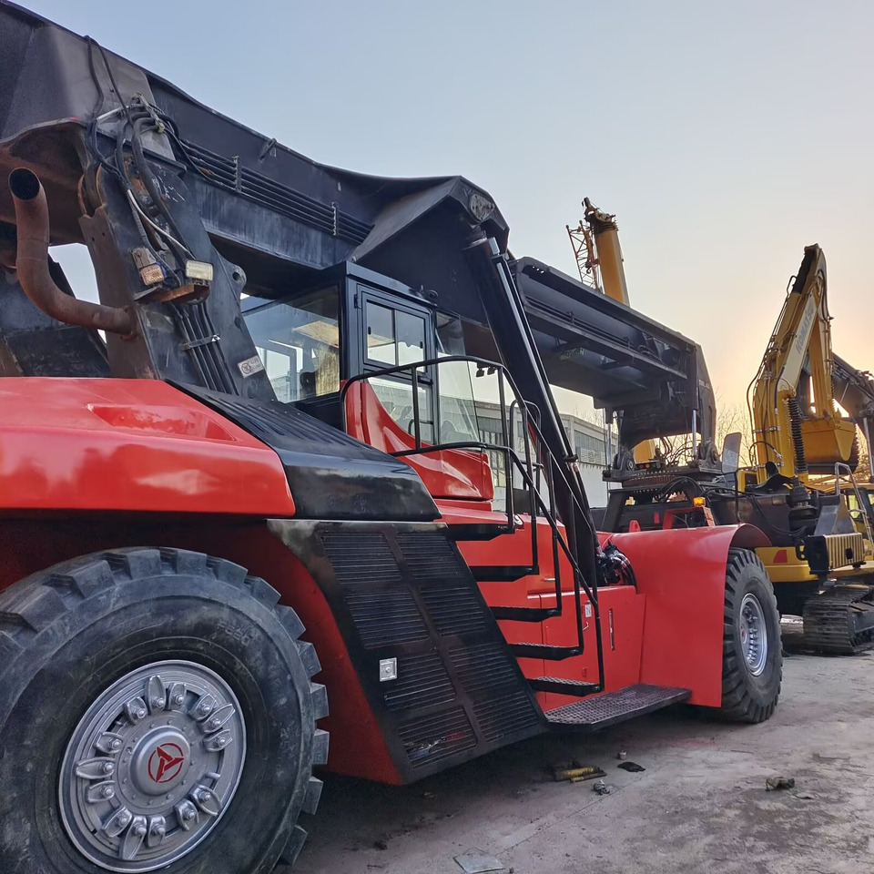 SANY SRSC45C30 - Reach stacker: picture 1 SANY SRSC45C30 - Reach stacker: picture 1