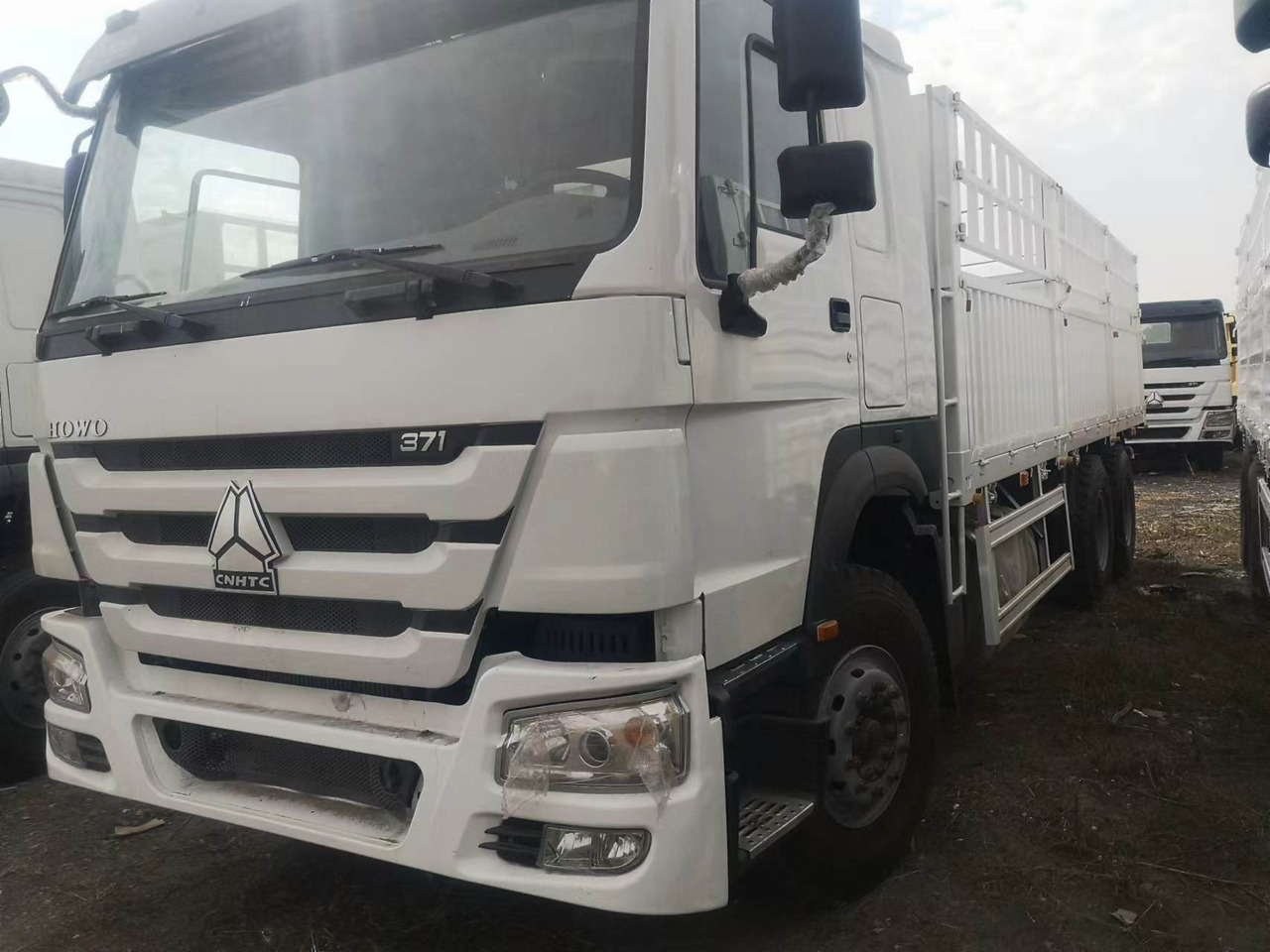 SINOTRUK HOWO FENCE LIVESTOCK TRUCK - Tipper: picture 5 SINOTRUK HOWO FENCE LIVESTOCK TRUCK - Tipper: picture 5