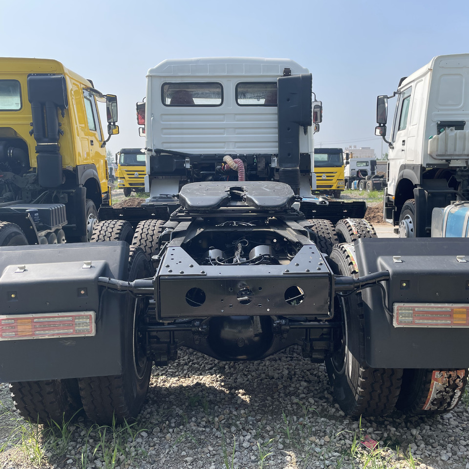 SHACMAN F3000 TRACTOR HEAD - Tractor unit: picture 3 SHACMAN F3000 TRACTOR HEAD - Tractor unit: picture 3