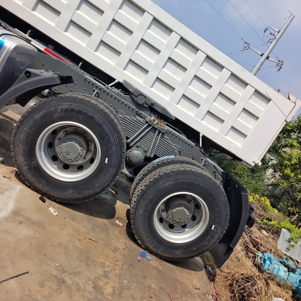 SINOTRUK HOWO 6*4 - Tractor unit: picture 2 SINOTRUK HOWO 6*4 - Tractor unit: picture 2