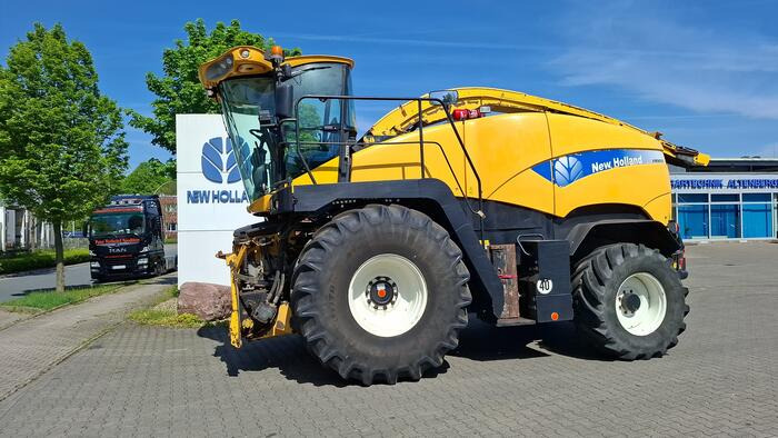 New Holland FR 9060 - Forage harvester: picture 1 New Holland FR 9060 - Forage harvester: picture 1