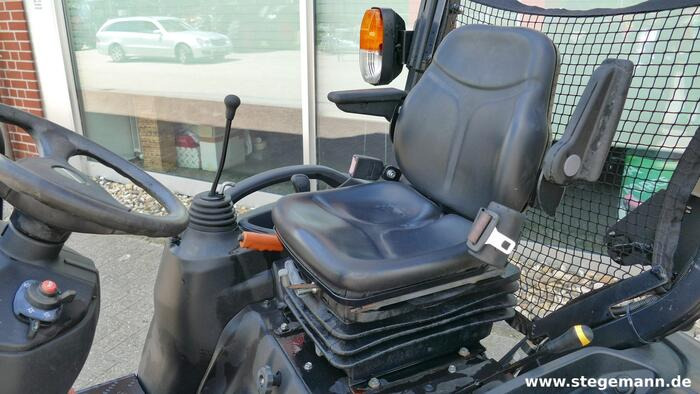 Yanmar SA 221 B - Farm tractor: picture 5 Yanmar SA 221 B - Farm tractor: picture 5