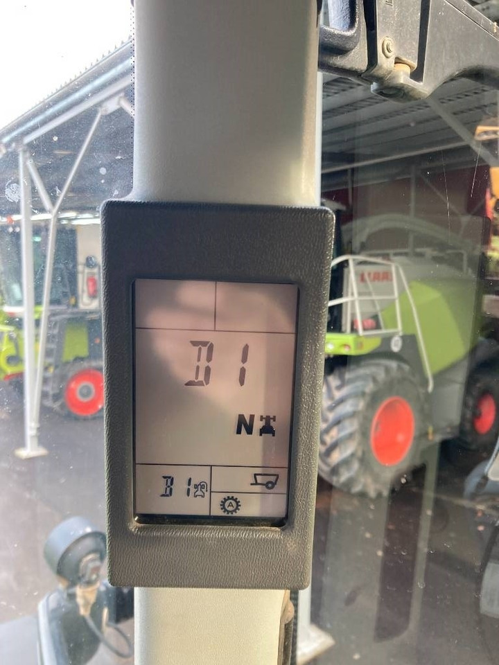 Farm tractor Claas Axion 830 CIS: picture 20 Farm tractor Claas Axion 830 CIS: picture 20