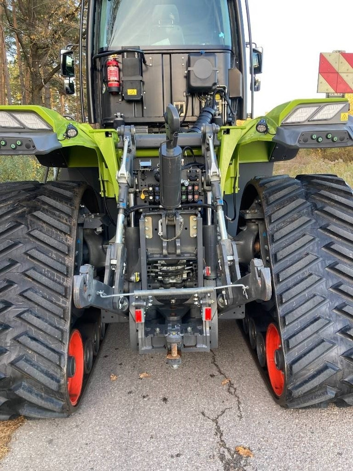 Farm tractor Claas Xerion 5000 Trac TS: picture 9