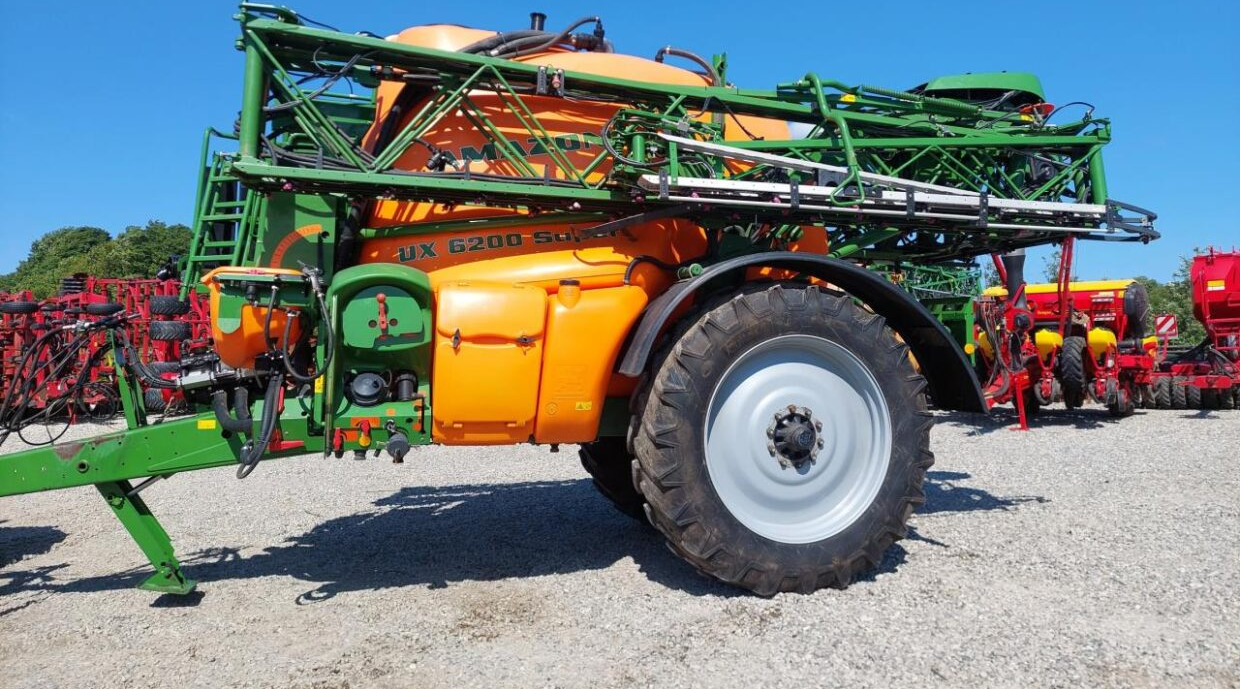 Amazone UX 6200 SUPER - 36-30-24m - Trailed sprayer: picture 3 Amazone UX 6200 SUPER - 36-30-24m - Trailed sprayer: picture 3