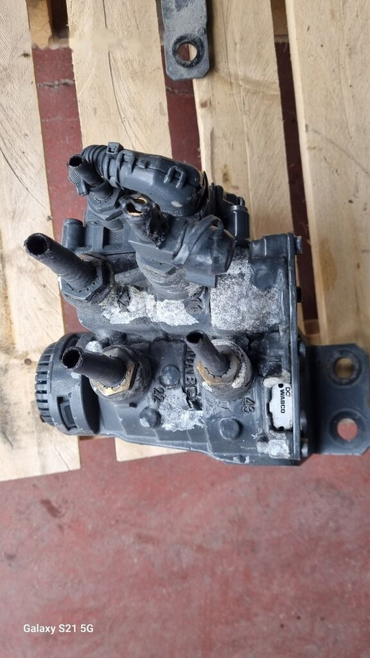 Knorr-Bremse AIR DRYER Mercedes-Benz ACTROS MP4 - Brake valve for Truck: picture 4 Knorr-Bremse AIR DRYER Mercedes-Benz ACTROS MP4 - Brake valve for Truck: picture 4