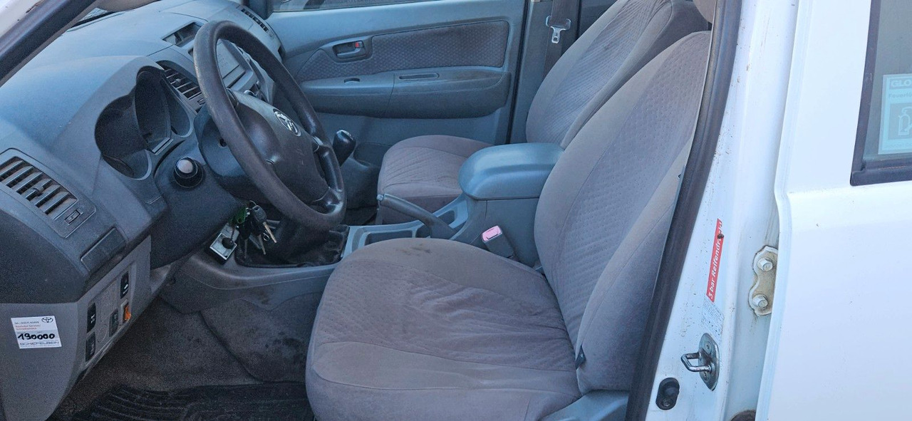 Toyota Hilux Double Cab 4x4 - SUV: picture 5 Toyota Hilux Double Cab 4x4 - SUV: picture 5