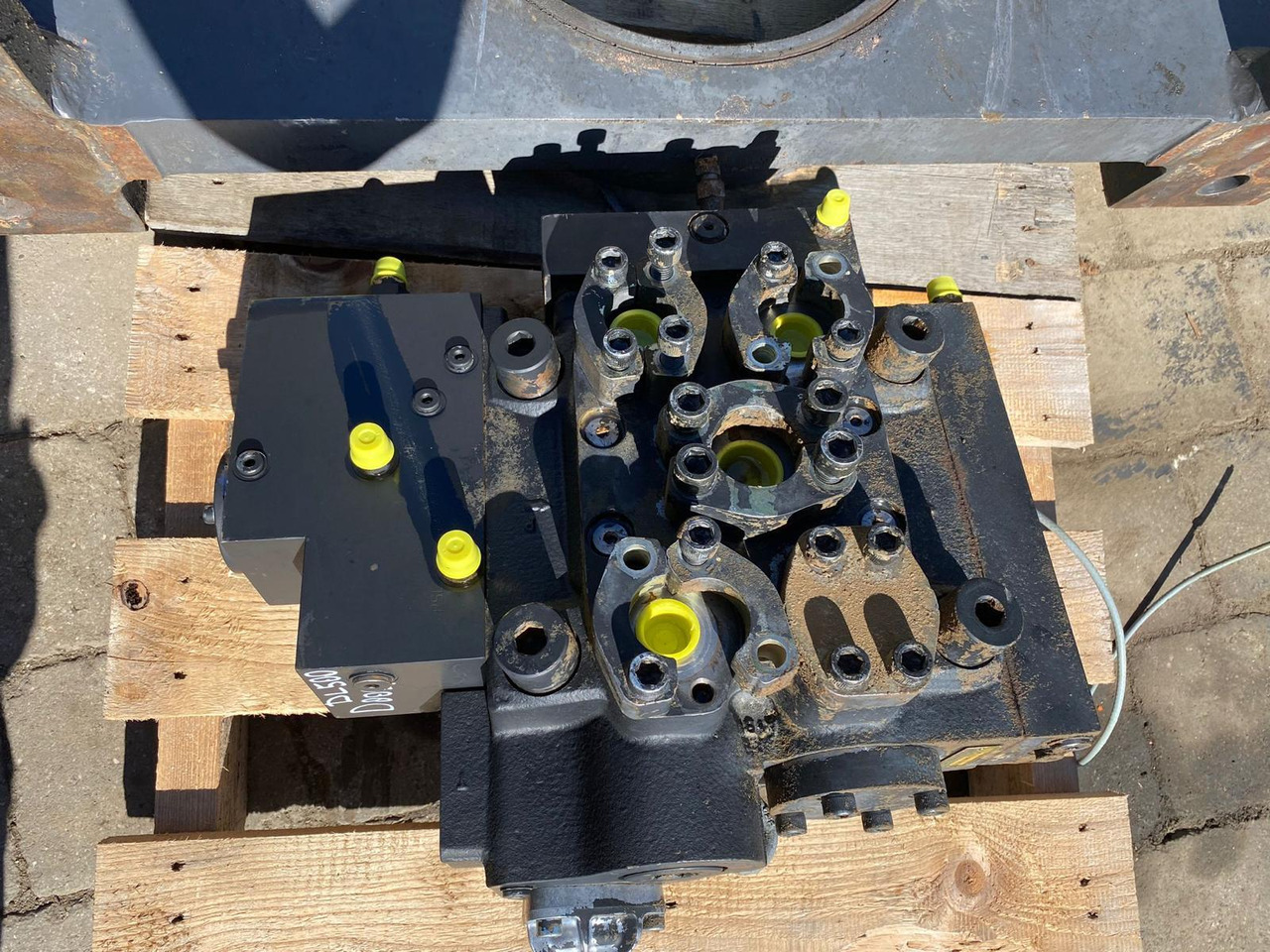 Doosan DL 500 - Hydraulic valve for Construction machinery: picture 3 Doosan DL 500 - Hydraulic valve for Construction machinery: picture 3