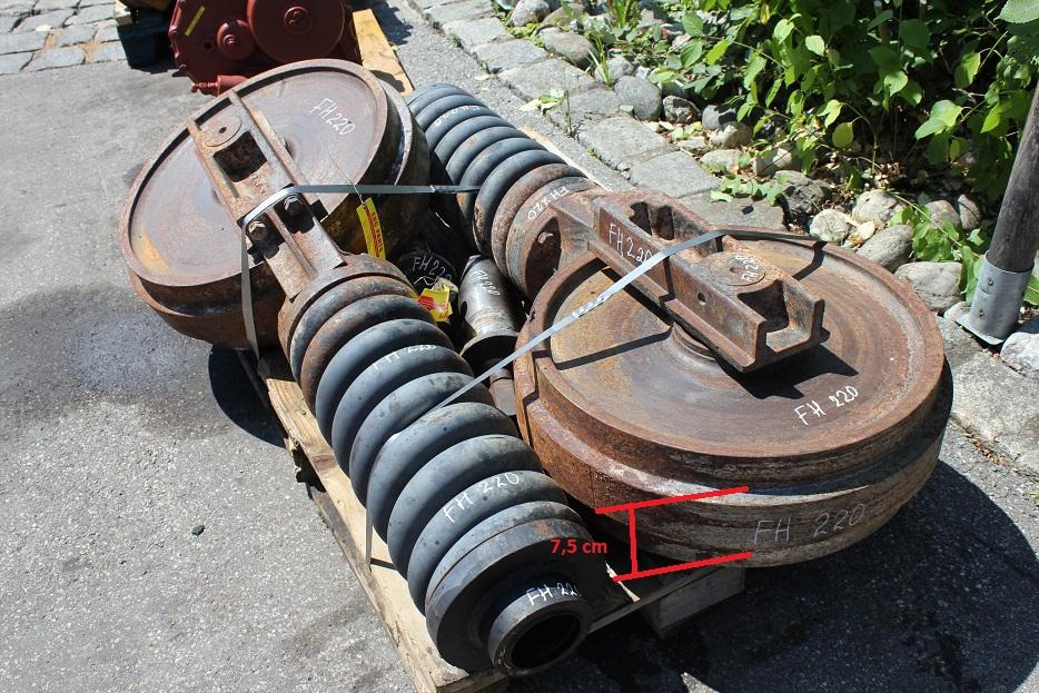 Hitachi FH 220 - Undercarriage parts for Construction machinery: picture 2 Hitachi FH 220 - Undercarriage parts for Construction machinery: picture 2