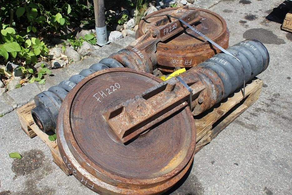 Hitachi FH 220 - Undercarriage parts for Construction machinery: picture 3 Hitachi FH 220 - Undercarriage parts for Construction machinery: picture 3