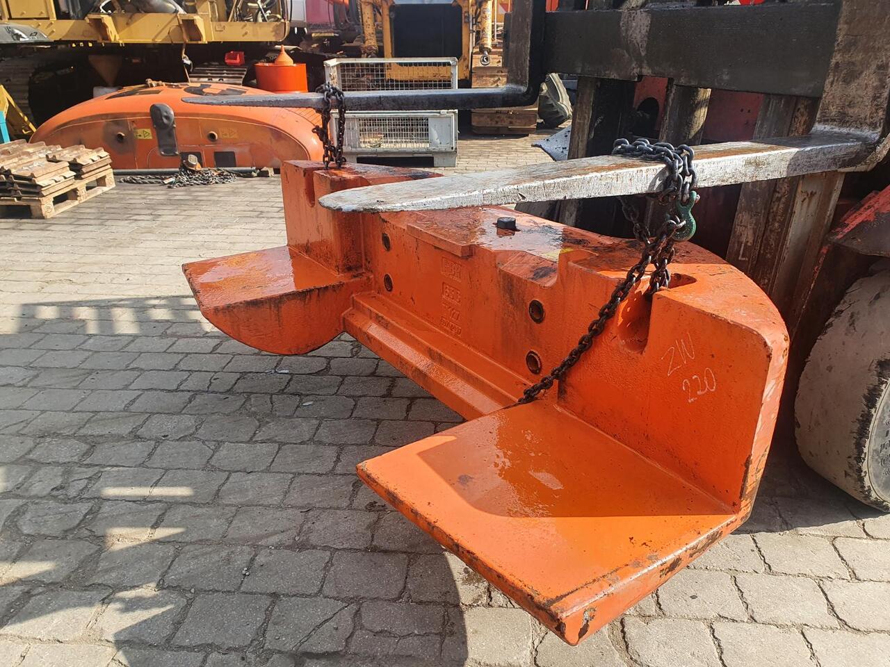 Hitachi ZW 220 - Counterweight for Wheel loader: picture 2 Hitachi ZW 220 - Counterweight for Wheel loader: picture 2