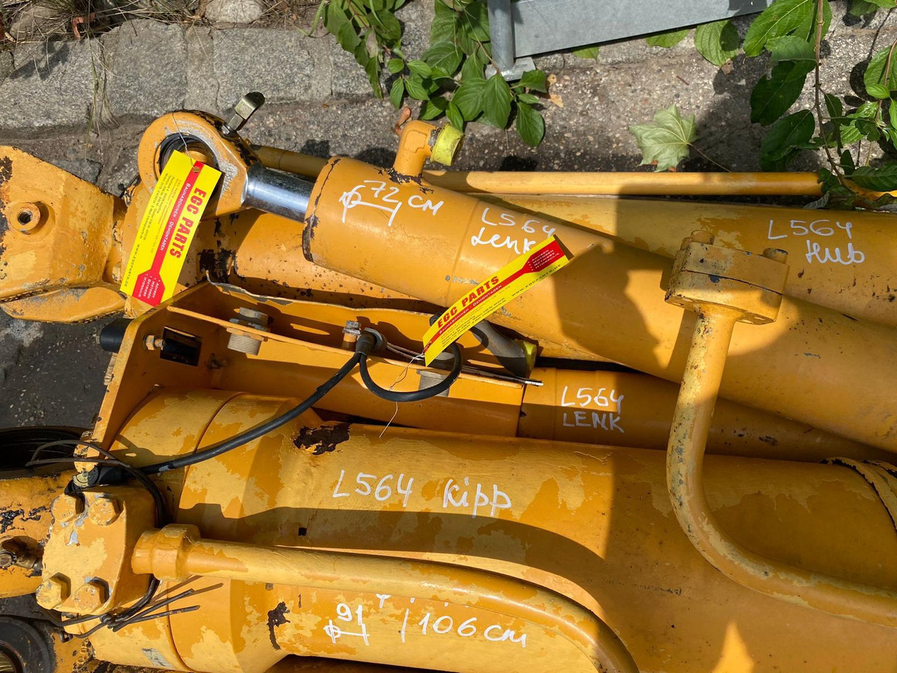 Liebherr L 564 - Hydraulic cylinder for Construction machinery: picture 4 Liebherr L 564 - Hydraulic cylinder for Construction machinery: picture 4