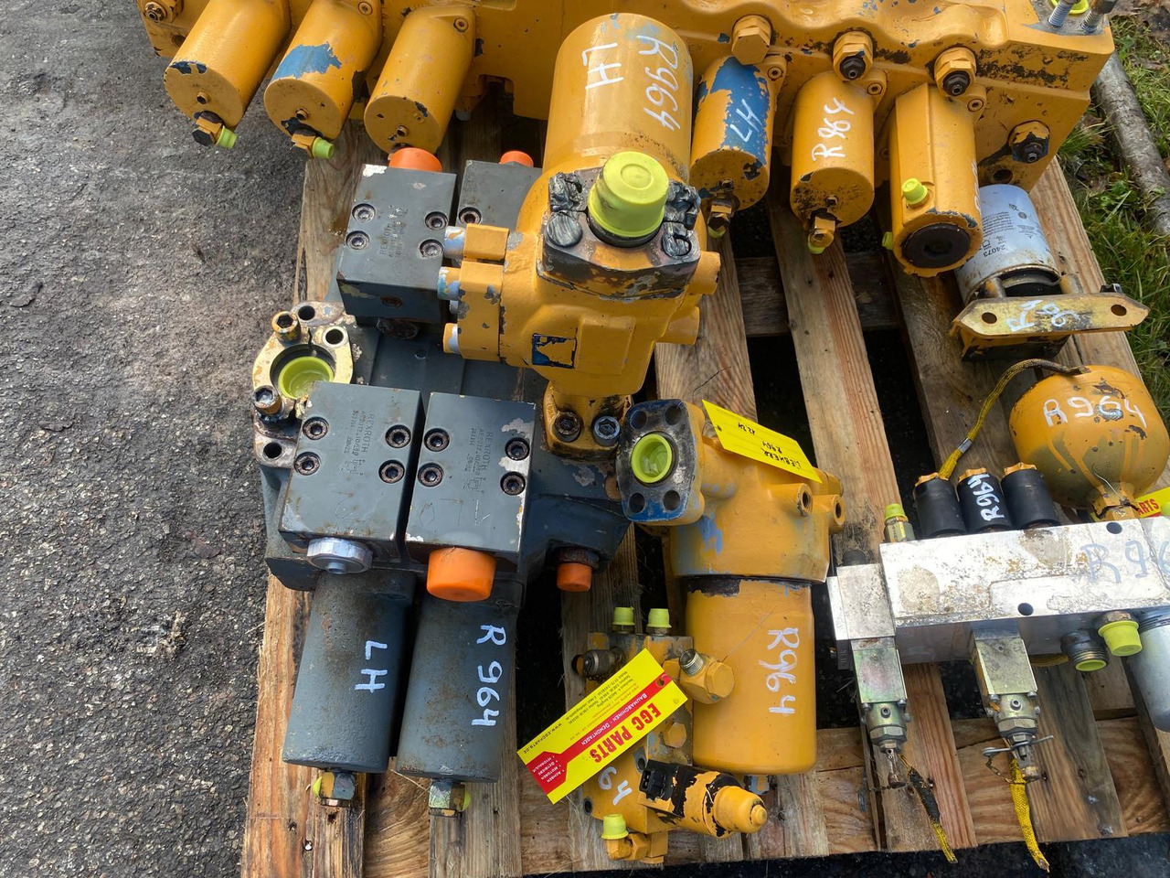 Liebherr R 964 B LIT - Hydraulic valve for Construction machinery: picture 2 Liebherr R 964 B LIT - Hydraulic valve for Construction machinery: picture 2