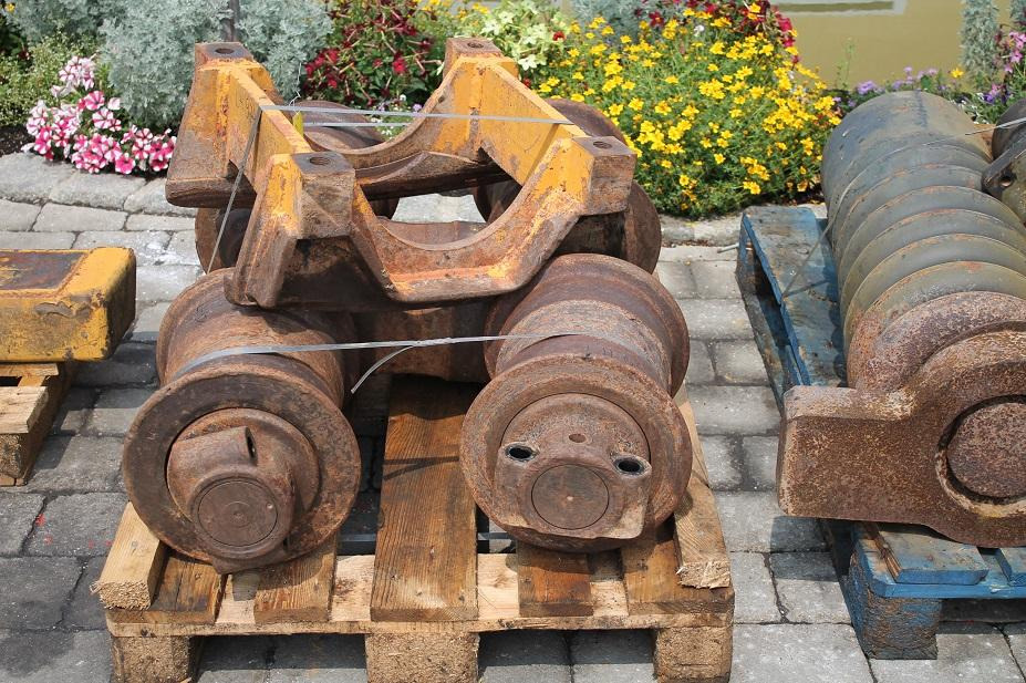 Liebherr R 974 - Track roller for Construction machinery: picture 4 Liebherr R 974 - Track roller for Construction machinery: picture 4