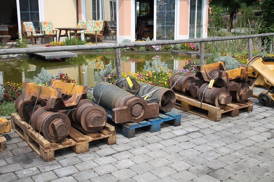 Liebherr R 974 - Track roller for Construction machinery: picture 3 Liebherr R 974 - Track roller for Construction machinery: picture 3