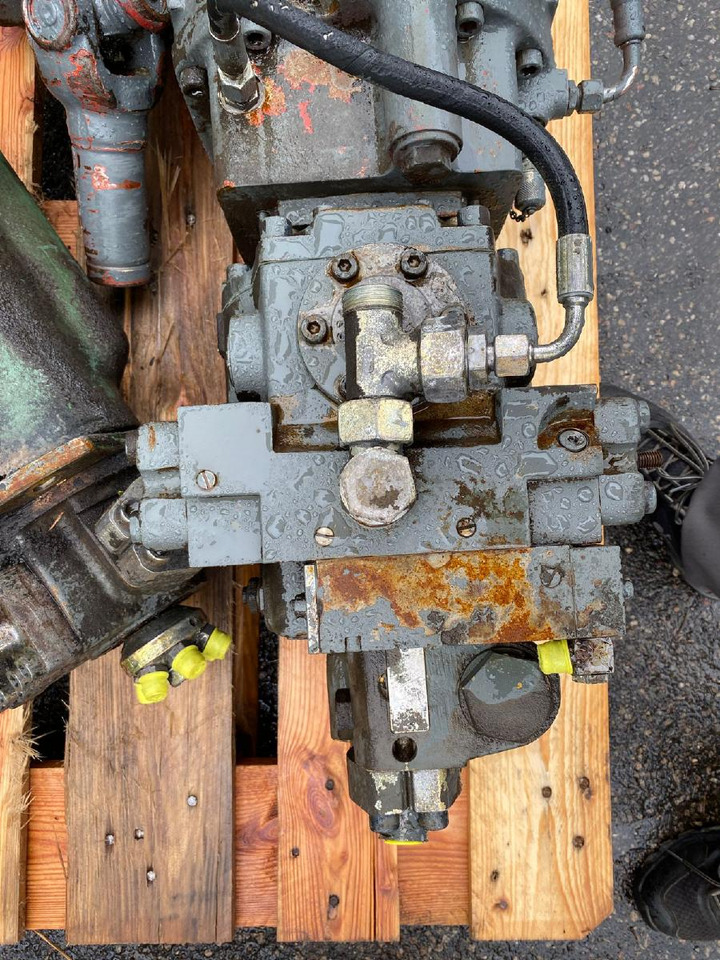 Liebherr ZF 2HL 100, LMV 100 aus LH A904 LIT - Transmission for Construction machinery: picture 3 Liebherr ZF 2HL 100, LMV 100 aus LH A904 LIT - Transmission for Construction machinery: picture 3