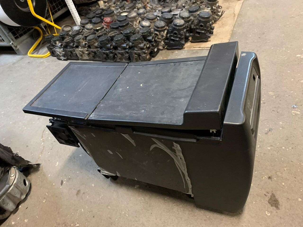 IVECO indel B 5802797207 SP940 24L stan nieznany 5802797207 IVECO - Cab and interior for Truck: picture 5 IVECO indel B 5802797207 SP940 24L stan nieznany 5802797207 IVECO - Cab and interior for Truck: picture 5