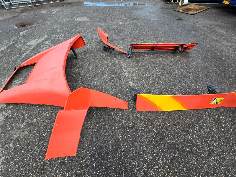 MAN TGX Spoiler - Aerodynamics/ Spoiler for Truck: picture 2 MAN TGX Spoiler - Aerodynamics/ Spoiler for Truck: picture 2