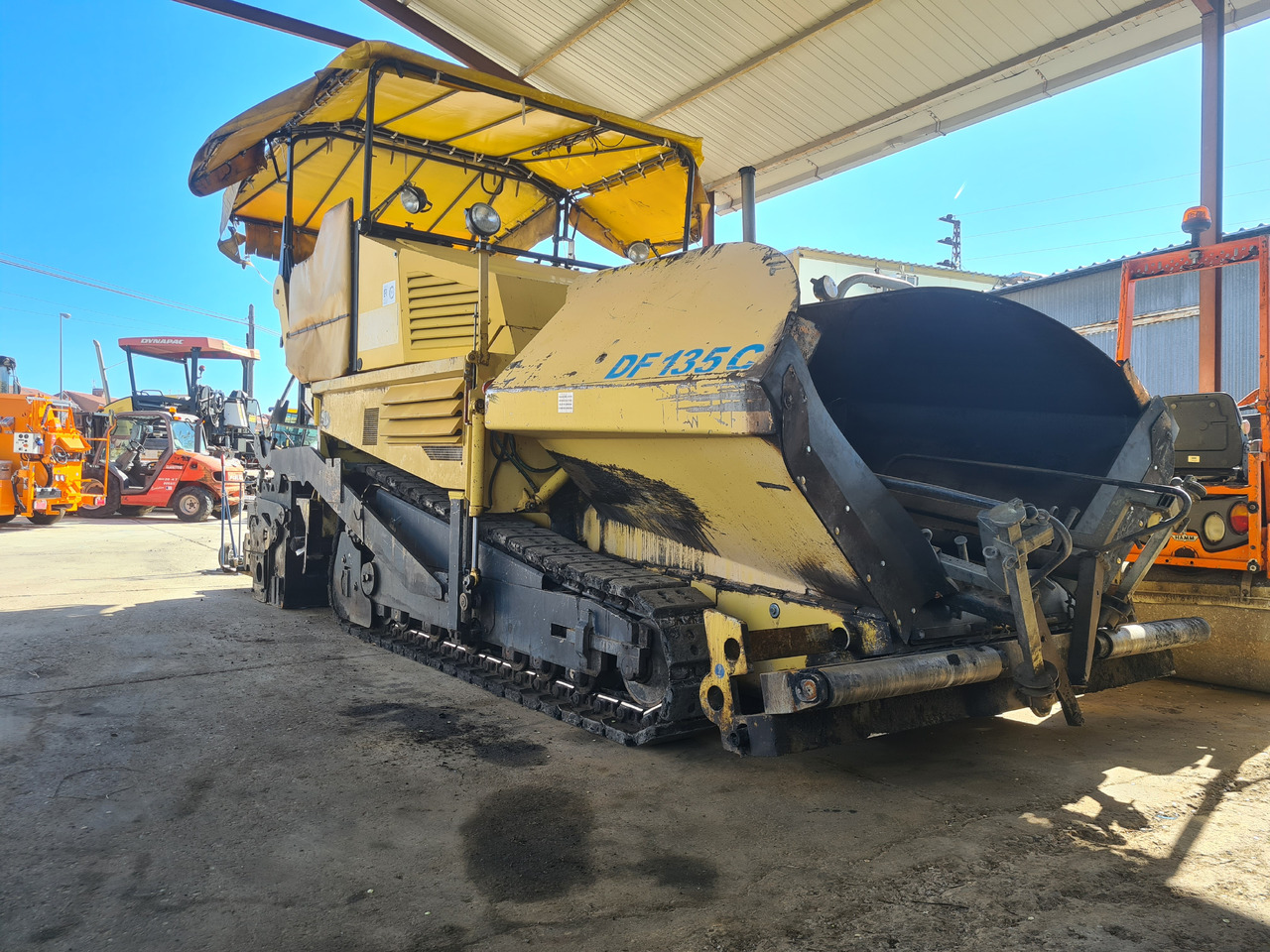 Extendedora de cadenas Demag DF 135C - Asphalt paver: picture 1 Extendedora de cadenas Demag DF 135C - Asphalt paver: picture 1