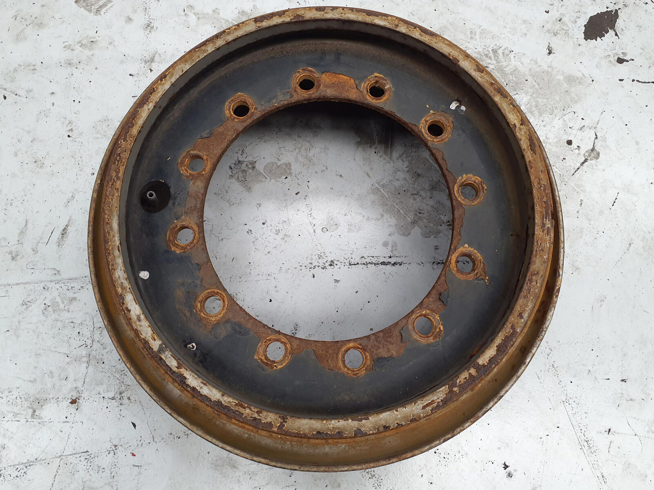 Grove Rim 385/95R25 12 5.5 3p - Rim for Crane: picture 2 Grove Rim 385/95R25 12 5.5 3p - Rim for Crane: picture 2