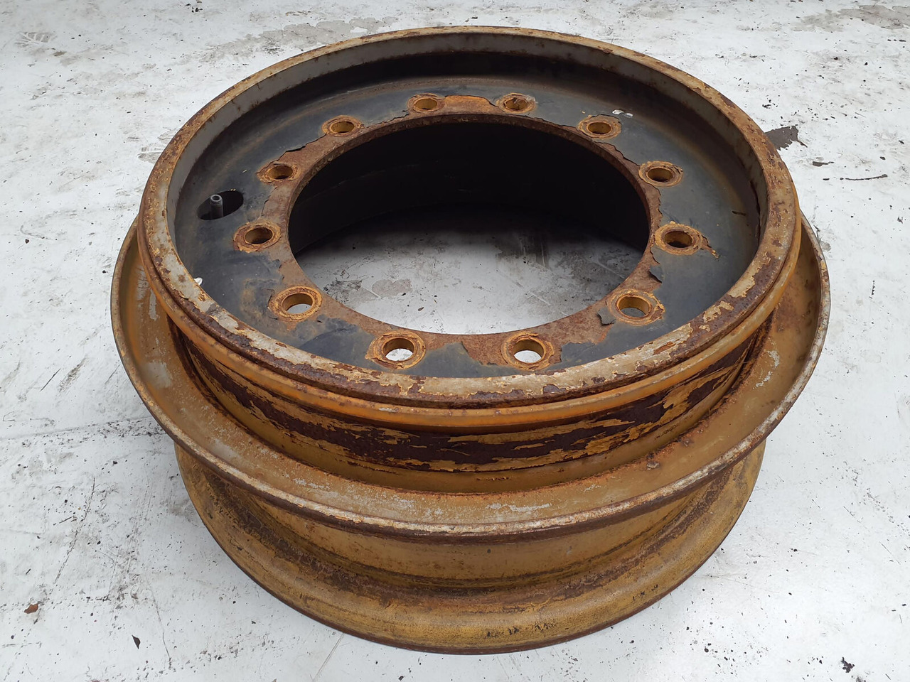 Grove Rim 385/95R25 12 5.5 3p - Rim for Crane: picture 1 Grove Rim 385/95R25 12 5.5 3p - Rim for Crane: picture 1