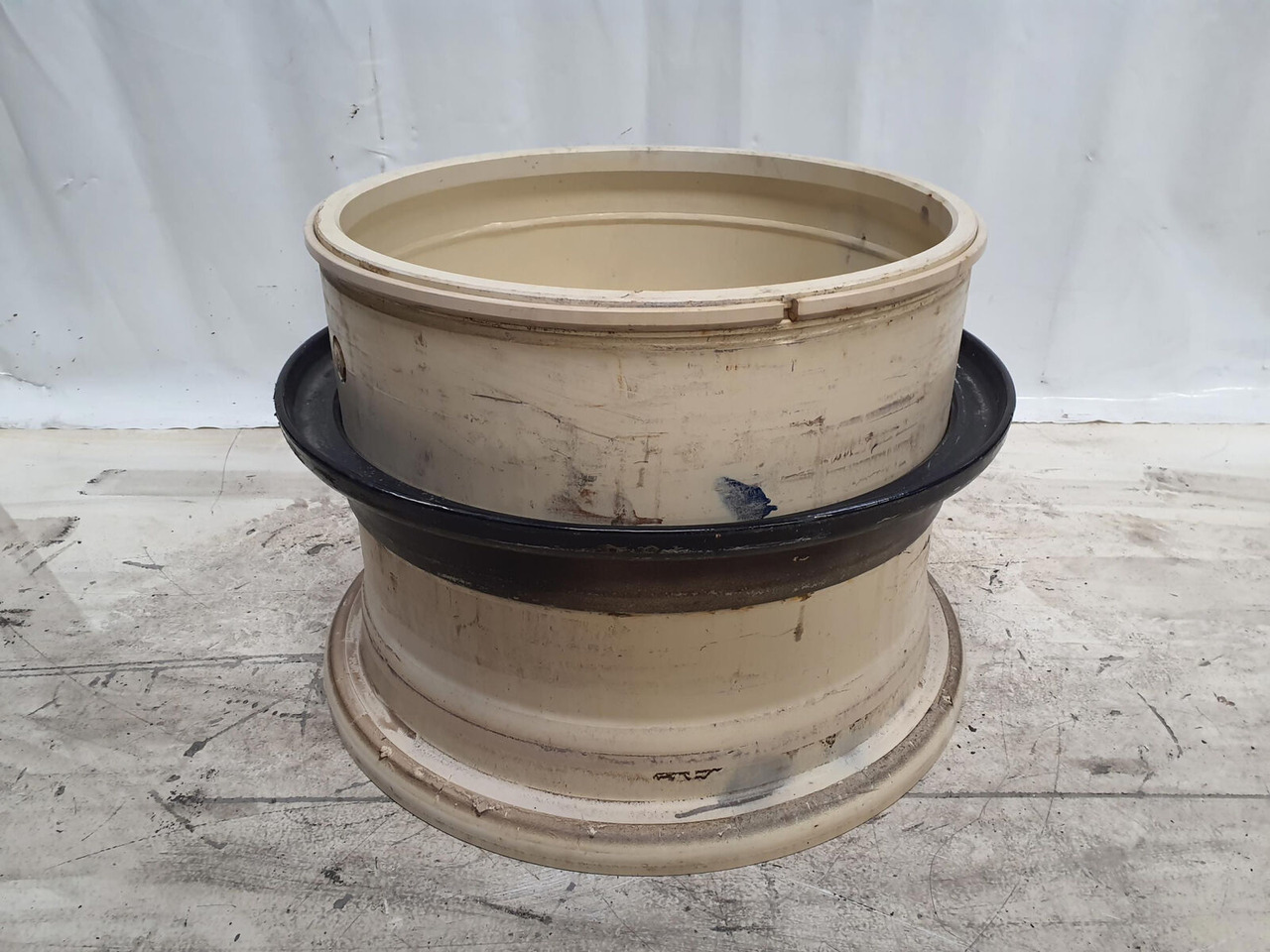 Grove Rim 525/80R25 12 20.5 3p - Rim for Crane: picture 3 Grove Rim 525/80R25 12 20.5 3p - Rim for Crane: picture 3