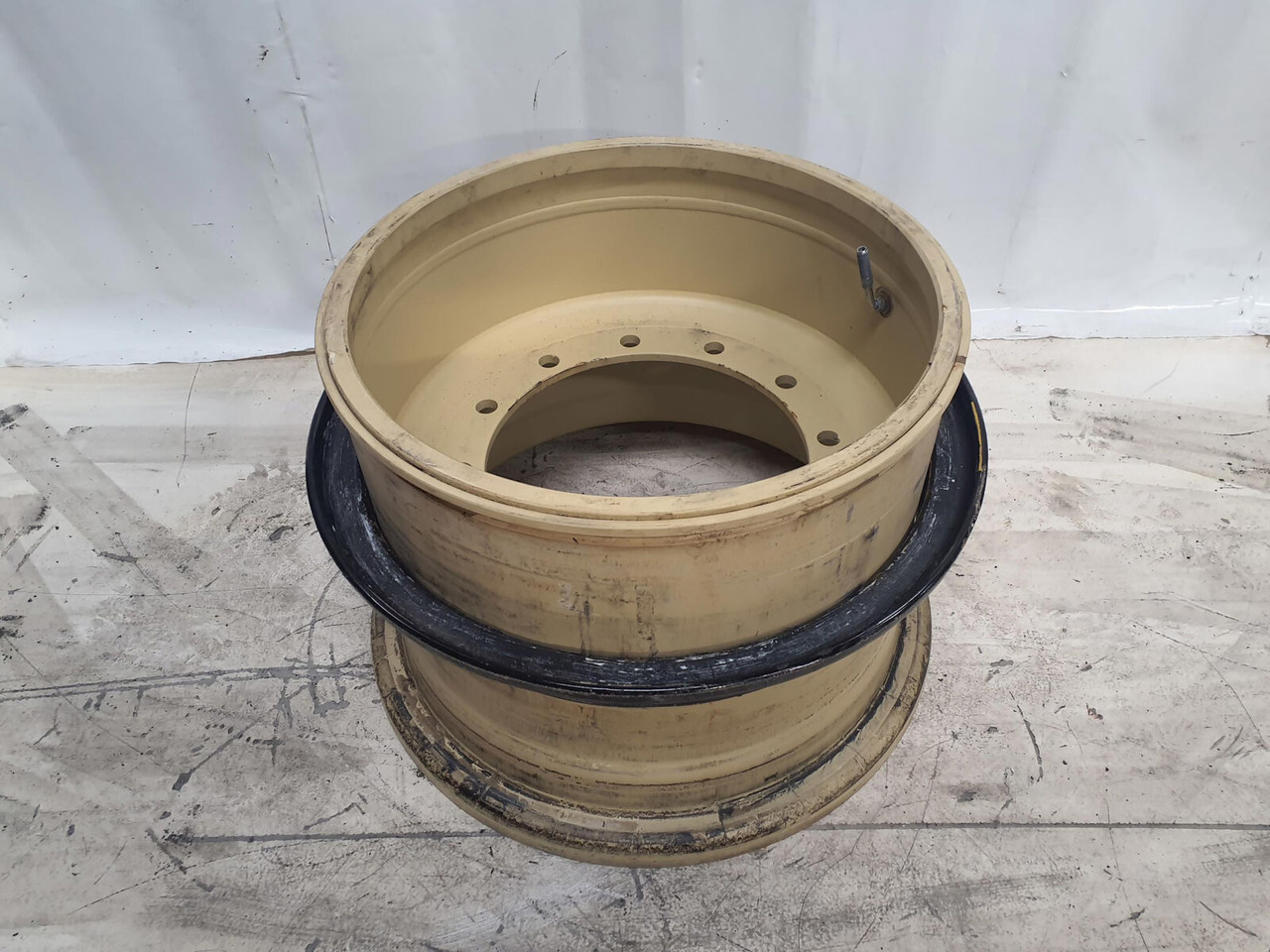 Grove Rim 525/80R25 12 20.5 3p - Rim for Crane: picture 1 Grove Rim 525/80R25 12 20.5 3p - Rim for Crane: picture 1