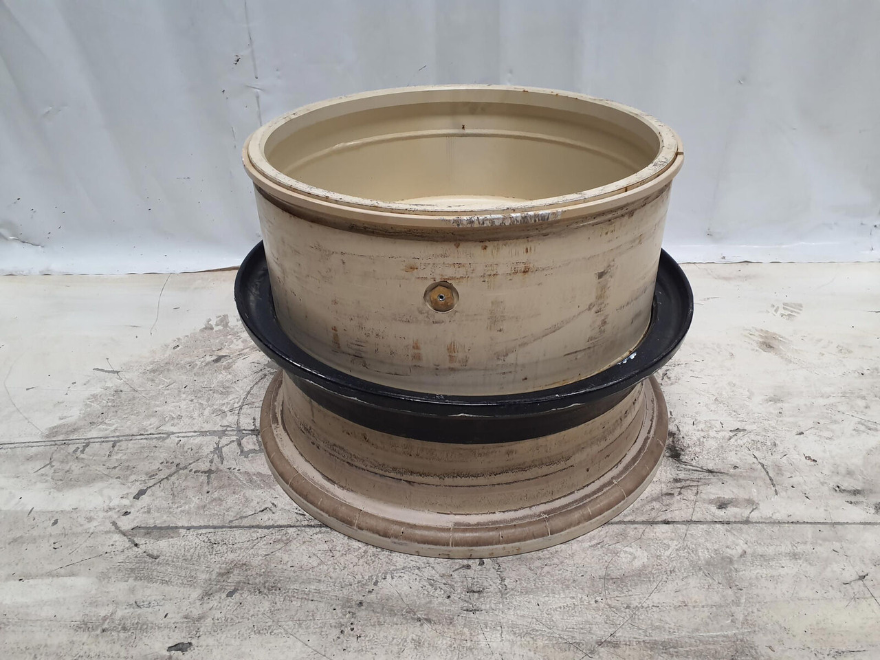 Grove Rim 525/80R25 12 20.5 3p - Rim for Crane: picture 3 Grove Rim 525/80R25 12 20.5 3p - Rim for Crane: picture 3