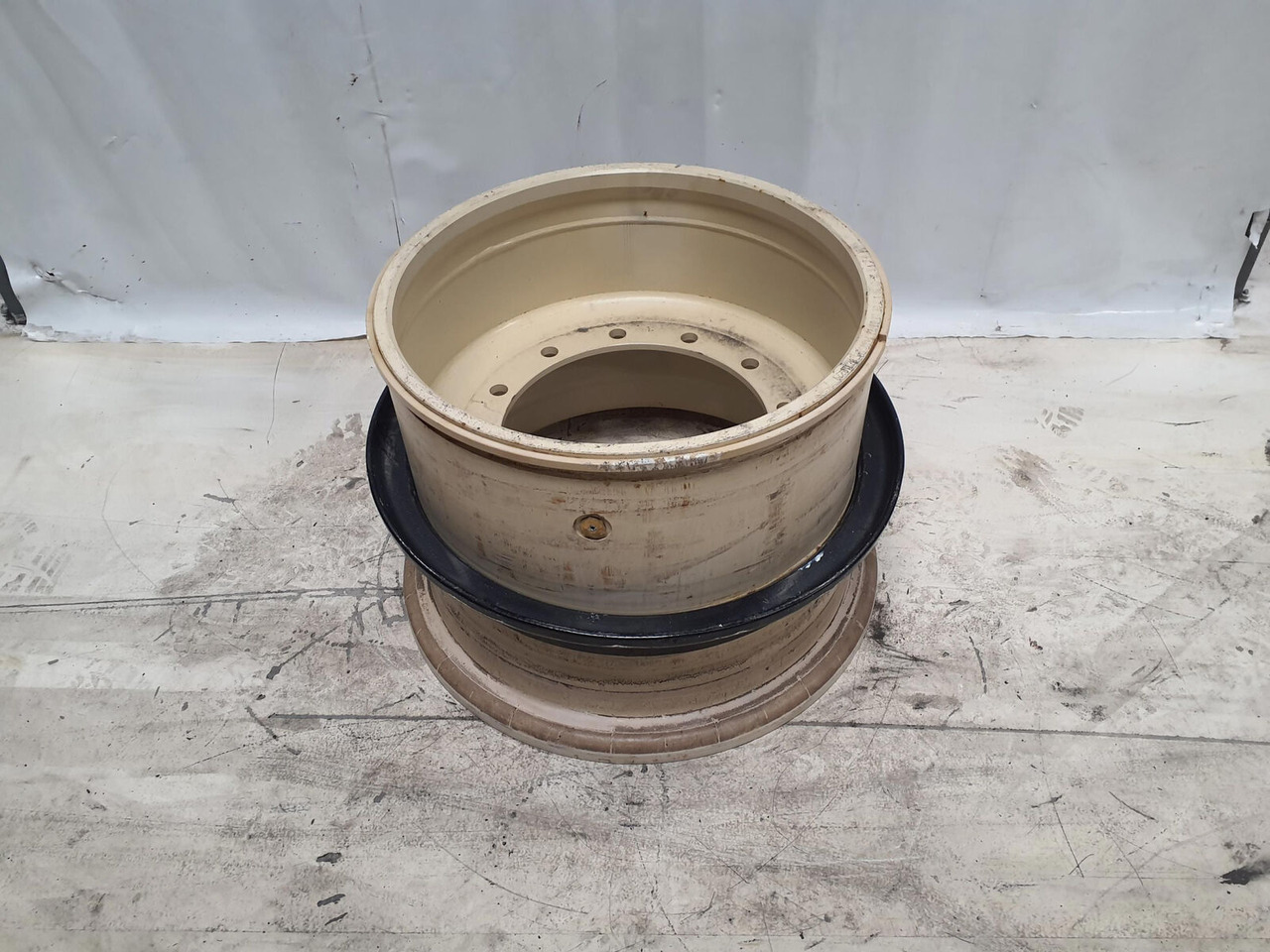Grove Rim 525/80R25 12 20.5 3p - Rim for Crane: picture 1 Grove Rim 525/80R25 12 20.5 3p - Rim for Crane: picture 1