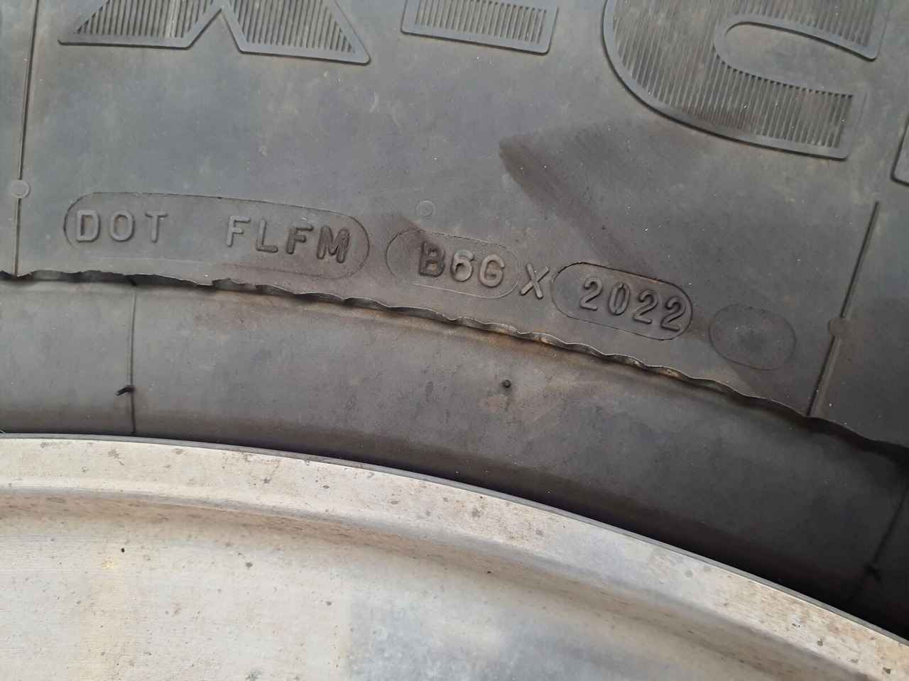 Grove Wheel 445/95R25 12 9 2p alu - Wheel and tire package for Crane: picture 3 Grove Wheel 445/95R25 12 9 2p alu - Wheel and tire package for Crane: picture 3