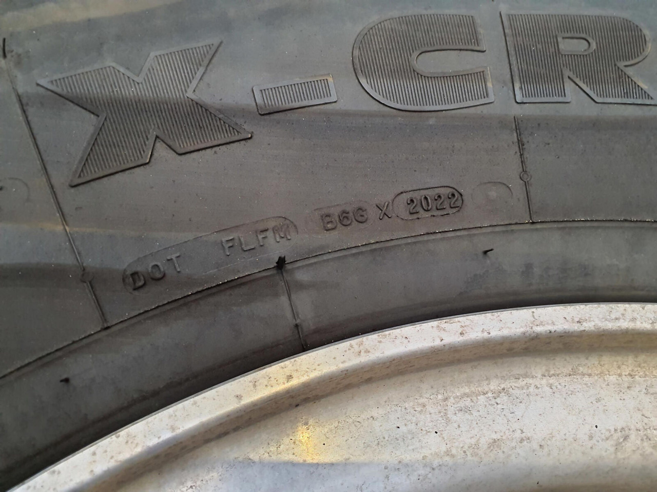 Grove Wheel 445/95R25 12 9 2p alu - Wheel and tire package for Crane: picture 4 Grove Wheel 445/95R25 12 9 2p alu - Wheel and tire package for Crane: picture 4