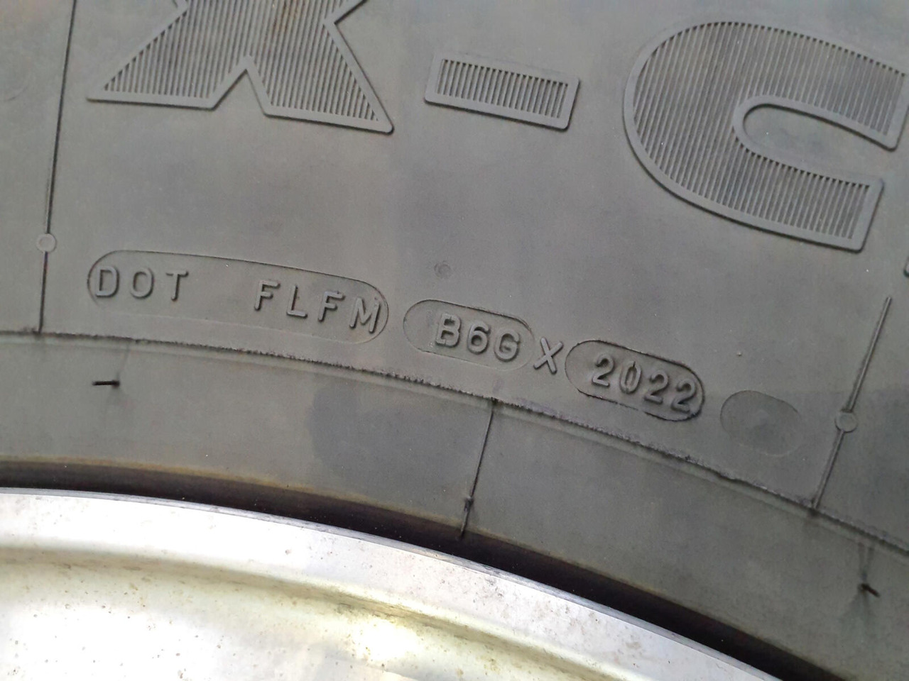 Grove Wheel 445/95R25 12 9 2p alu - Wheel and tire package for Crane: picture 4 Grove Wheel 445/95R25 12 9 2p alu - Wheel and tire package for Crane: picture 4