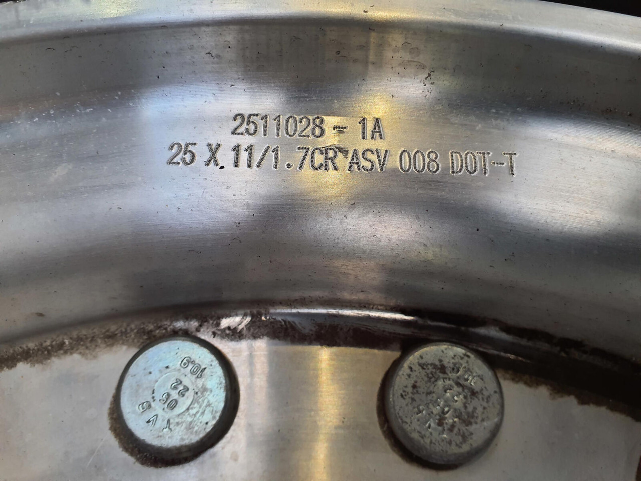 Grove Wheel 445/95R25 12 9 2p alu - Wheel and tire package for Crane: picture 4 Grove Wheel 445/95R25 12 9 2p alu - Wheel and tire package for Crane: picture 4