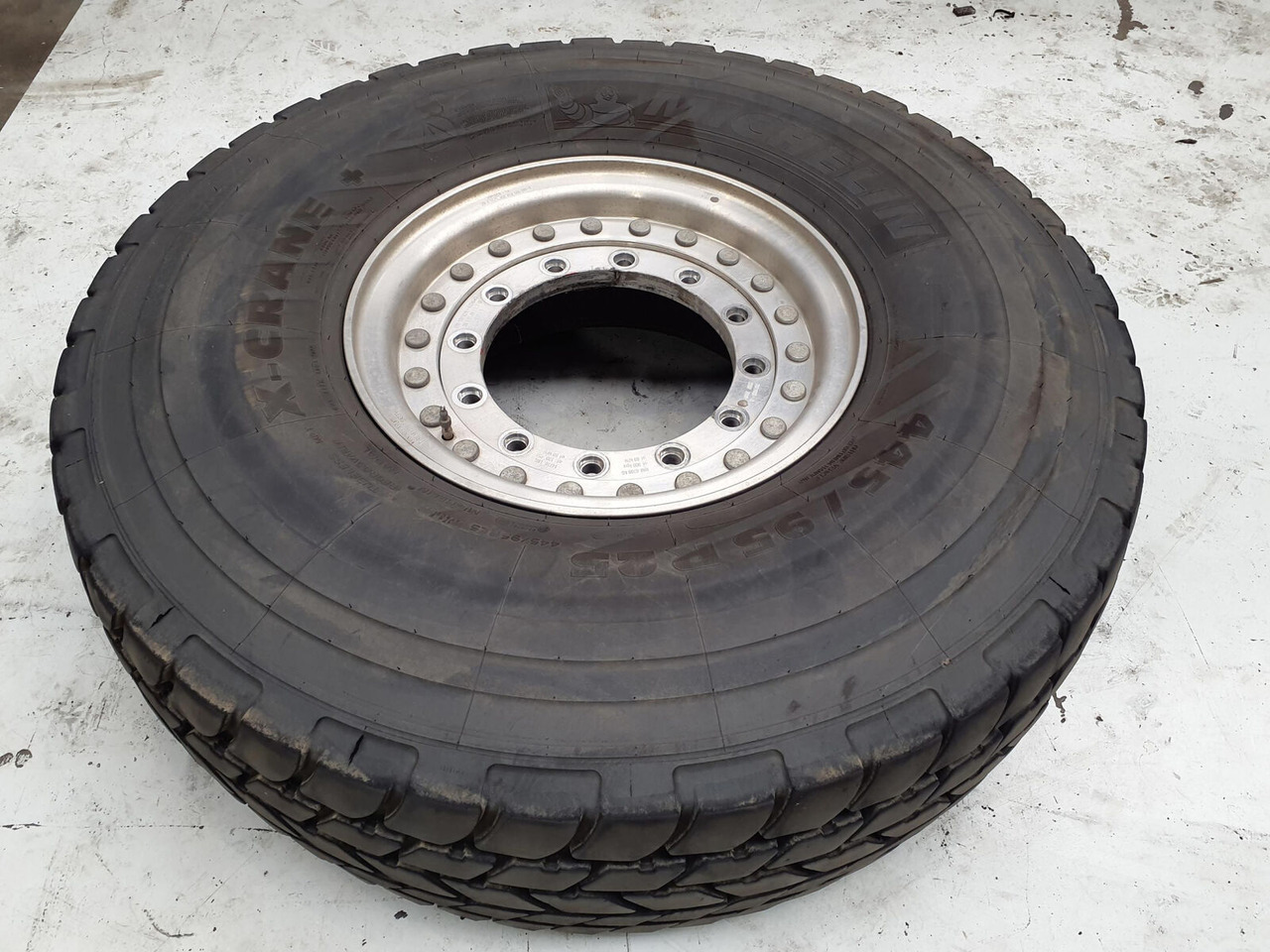Grove Wheel 445/95R25 12 9 2p alu - Wheel and tire package for Crane: picture 2 Grove Wheel 445/95R25 12 9 2p alu - Wheel and tire package for Crane: picture 2