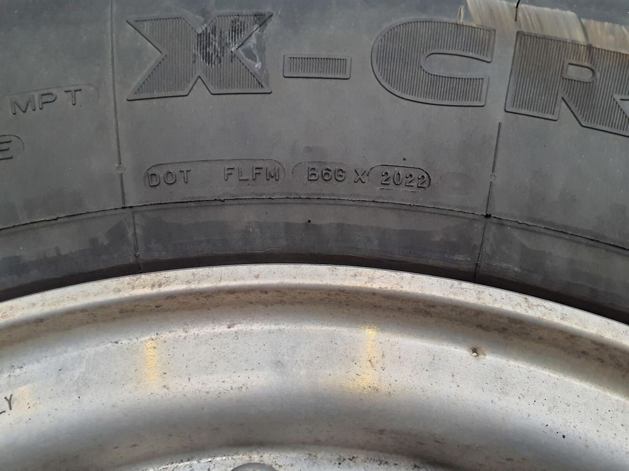 Grove Wheel 445/95R25 12 9 2p alu - Wheel and tire package for Crane: picture 4 Grove Wheel 445/95R25 12 9 2p alu - Wheel and tire package for Crane: picture 4