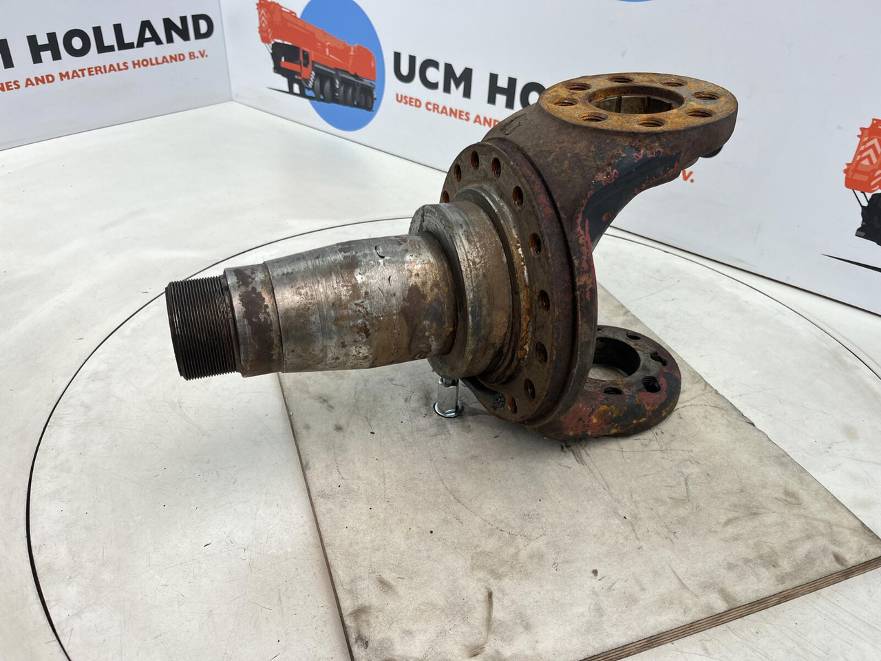 Liebherr LT 1090 Steering knuckle 16 holes - Steering knuckle for Mobile crane: picture 1 Liebherr LT 1090 Steering knuckle 16 holes - Steering knuckle for Mobile crane: picture 1