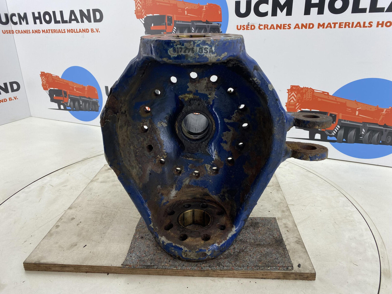 Liebherr LTM 1030-2 Steering knuckle 16 holes axle 2 - Steering knuckle for Mobile crane: picture 5 Liebherr LTM 1030-2 Steering knuckle 16 holes axle 2 - Steering knuckle for Mobile crane: picture 5