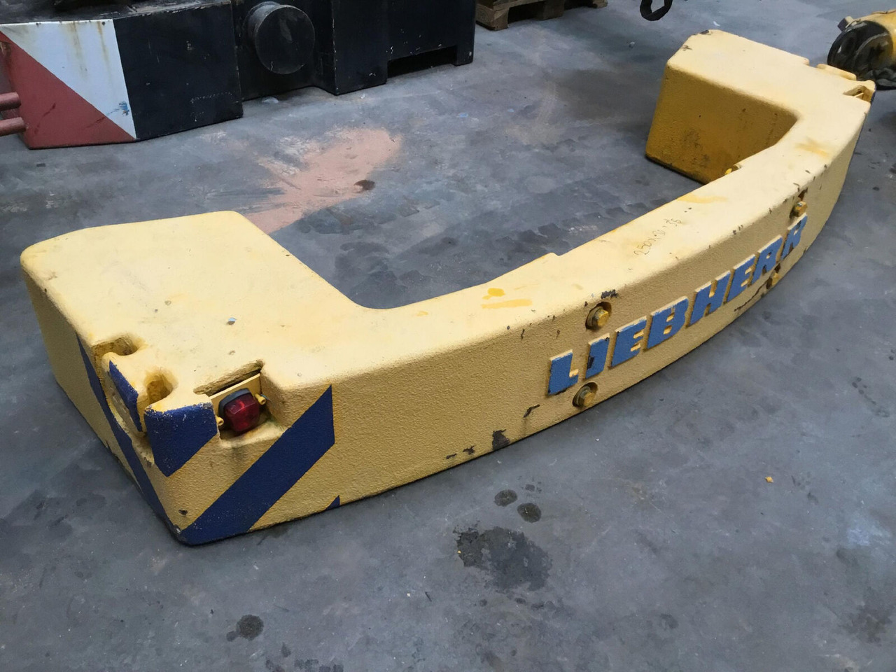Liebherr LTM 1030-2 counterweight 2,5 ton - Counterweight for Mobile crane: picture 1 Liebherr LTM 1030-2 counterweight 2,5 ton - Counterweight for Mobile crane: picture 1
