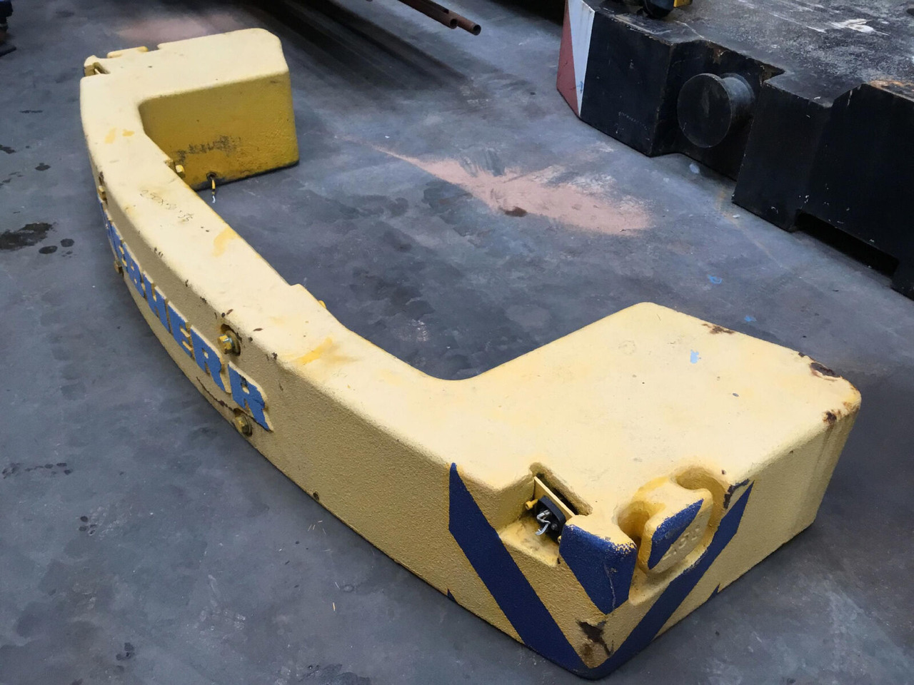 Liebherr LTM 1030-2 counterweight 2,5 ton - Counterweight for Mobile crane: picture 2 Liebherr LTM 1030-2 counterweight 2,5 ton - Counterweight for Mobile crane: picture 2