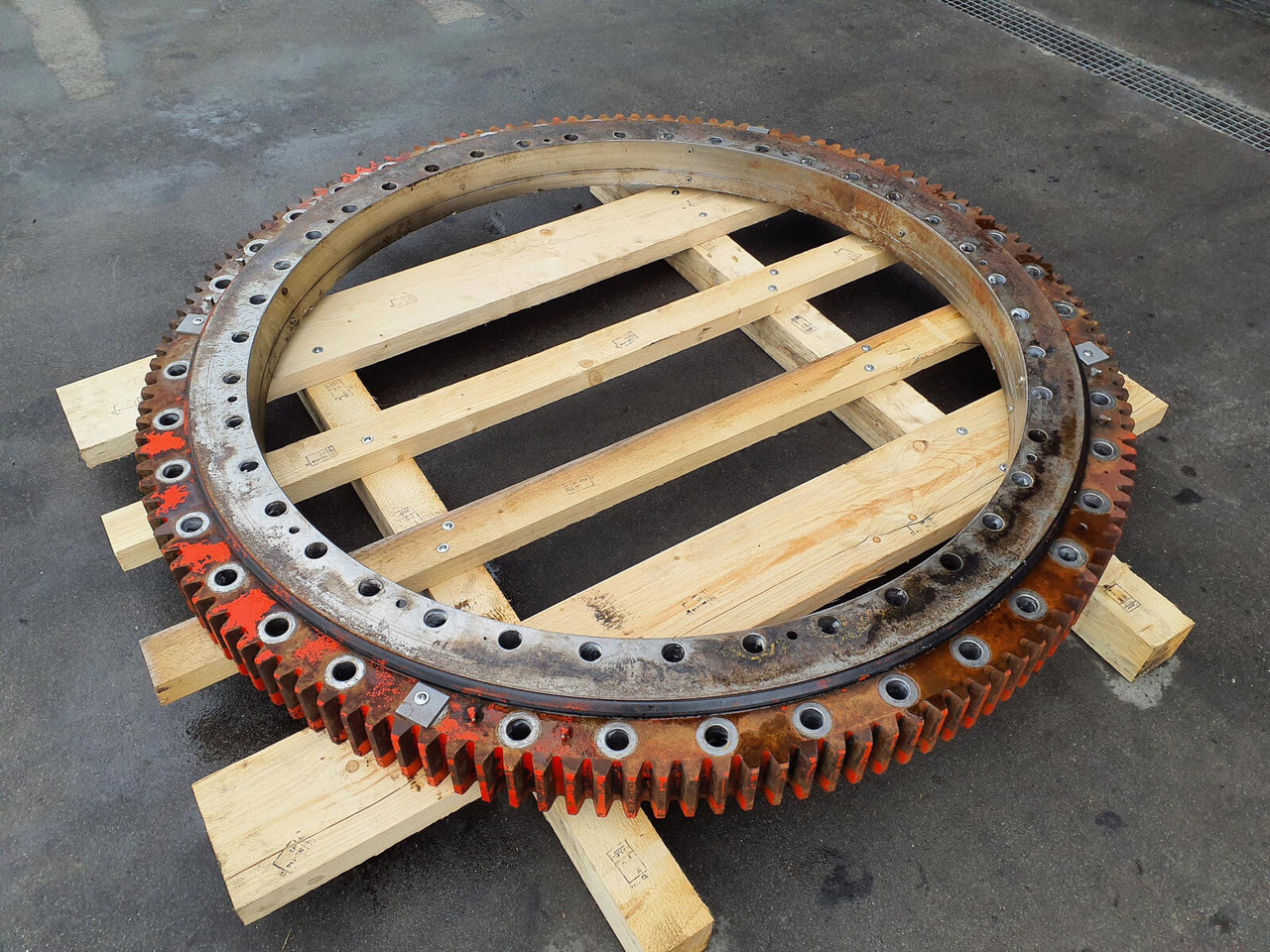 Liebherr LTM 1060 slewing ring - Slewing ring for Mobile crane: picture 1 Liebherr LTM 1060 slewing ring - Slewing ring for Mobile crane: picture 1