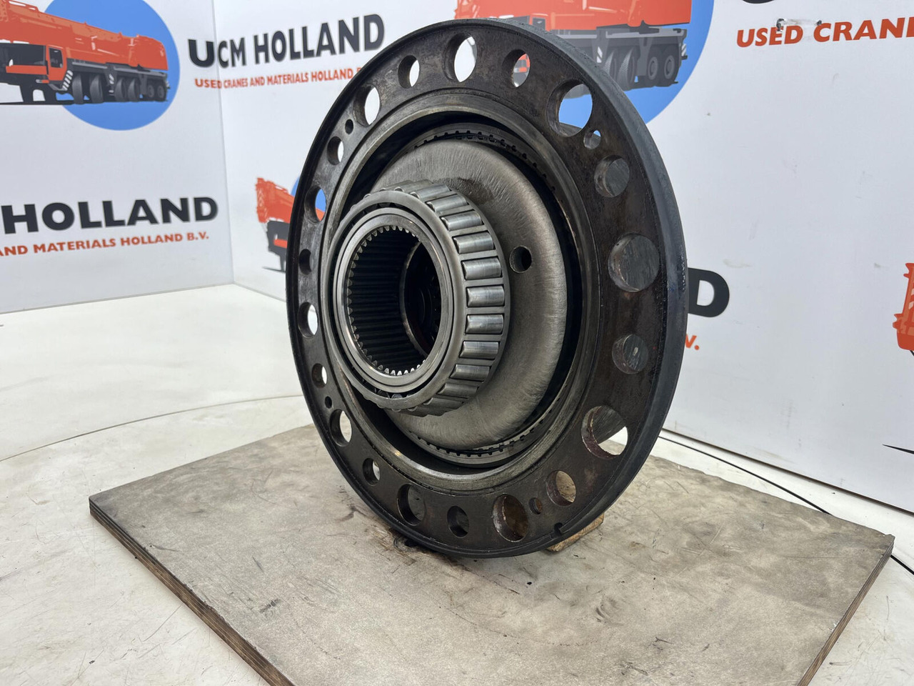 Liebherr LTM 1070 planetary gear 17-24-67-32-3pl-H127-46 - Final drive for Mobile crane: picture 3 Liebherr LTM 1070 planetary gear 17-24-67-32-3pl-H127-46 - Final drive for Mobile crane: picture 3