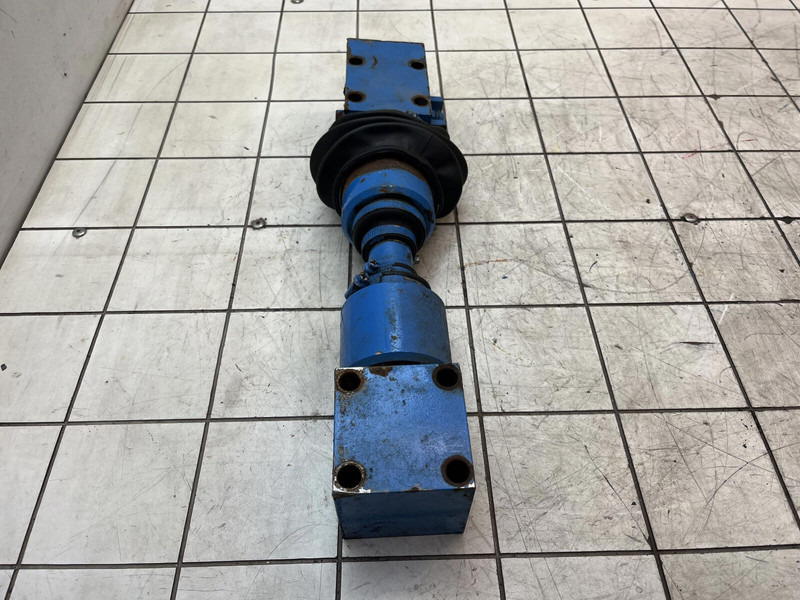 Liebherr LTM 1400-7.1 cylinder connection - Hydraulic cylinder for Crane: picture 2 Liebherr LTM 1400-7.1 cylinder connection - Hydraulic cylinder for Crane: picture 2