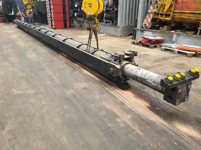 Liebherr LTM 1450-8.1 Telescopic cylinder - Hydraulic cylinder for Crane: picture 4 Liebherr LTM 1450-8.1 Telescopic cylinder - Hydraulic cylinder for Crane: picture 4