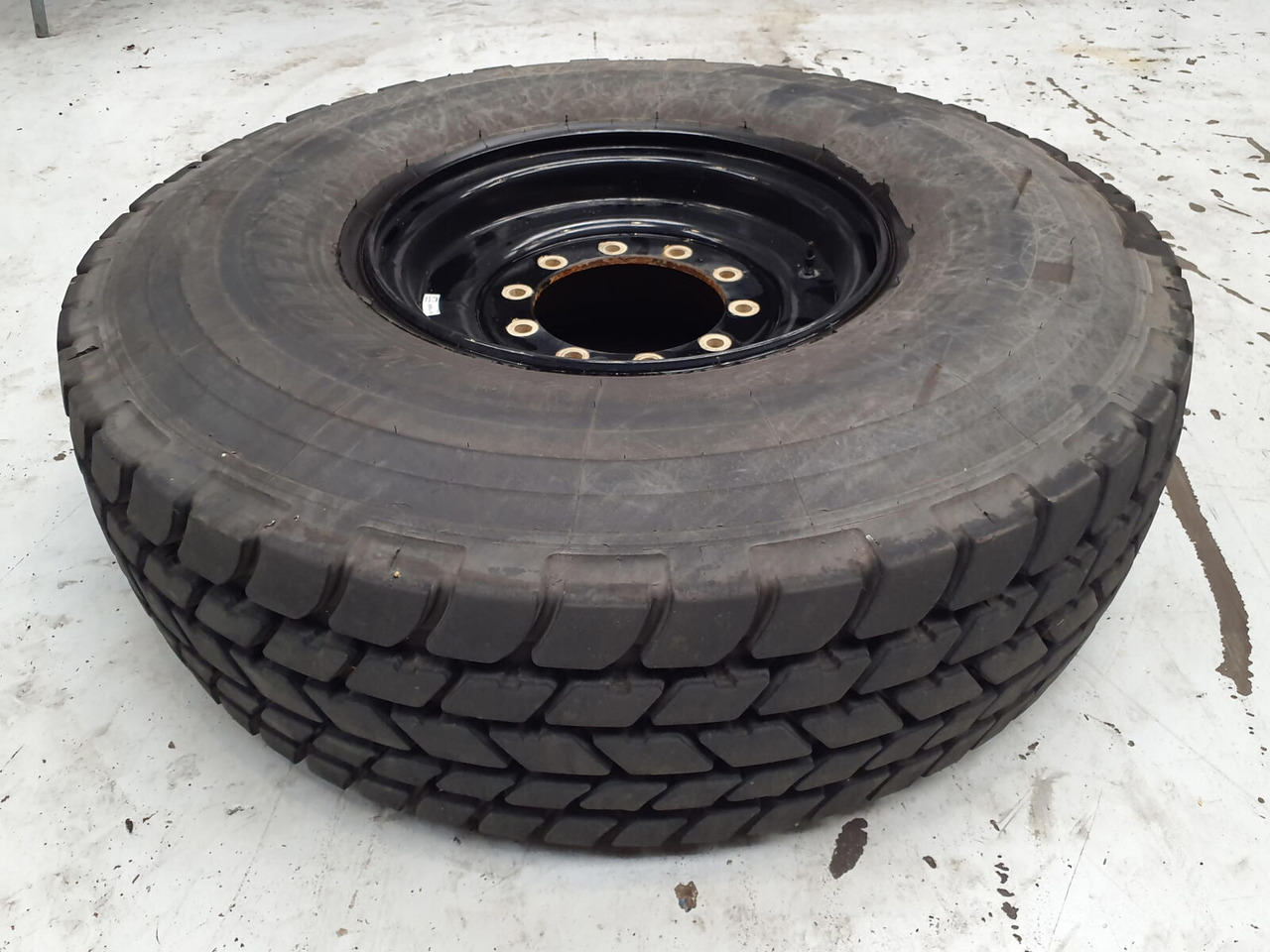 Liebherr Wheel 445/95R25 10 12 1p - Wheel and tire package for Crane: picture 1 Liebherr Wheel 445/95R25 10 12 1p - Wheel and tire package for Crane: picture 1
