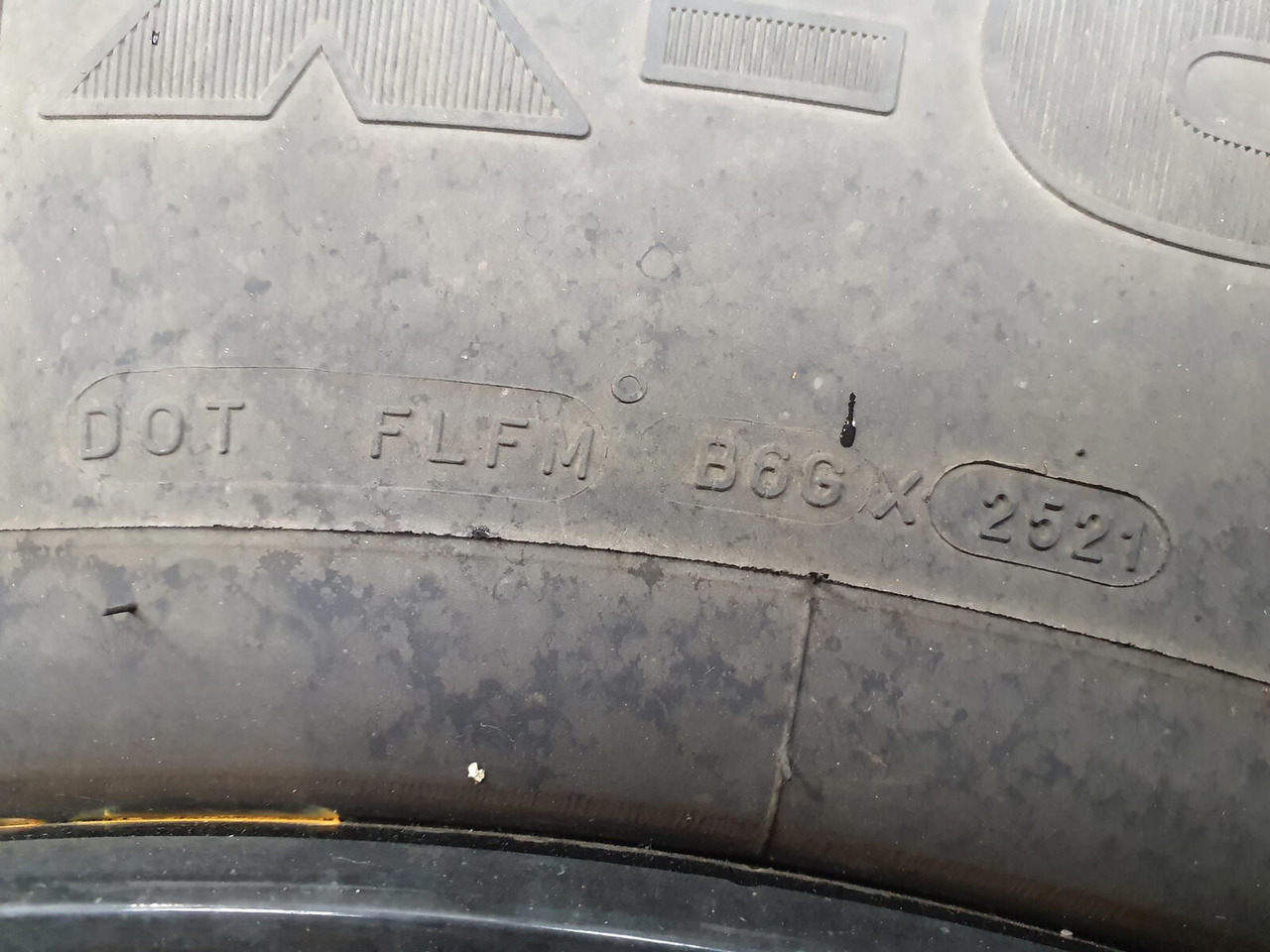 Liebherr Wheel 445/95R25 10 12 1p - Wheel and tire package: picture 3 Liebherr Wheel 445/95R25 10 12 1p - Wheel and tire package: picture 3